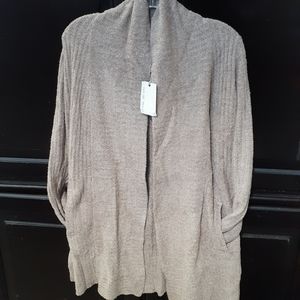 Barefoot dreams Cardigan brand new, size xs, color is cream pink